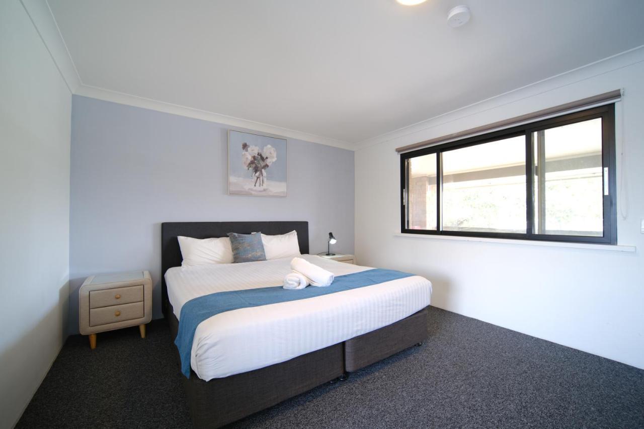 Lakeside Inn Wollongong Primbee Exterior foto