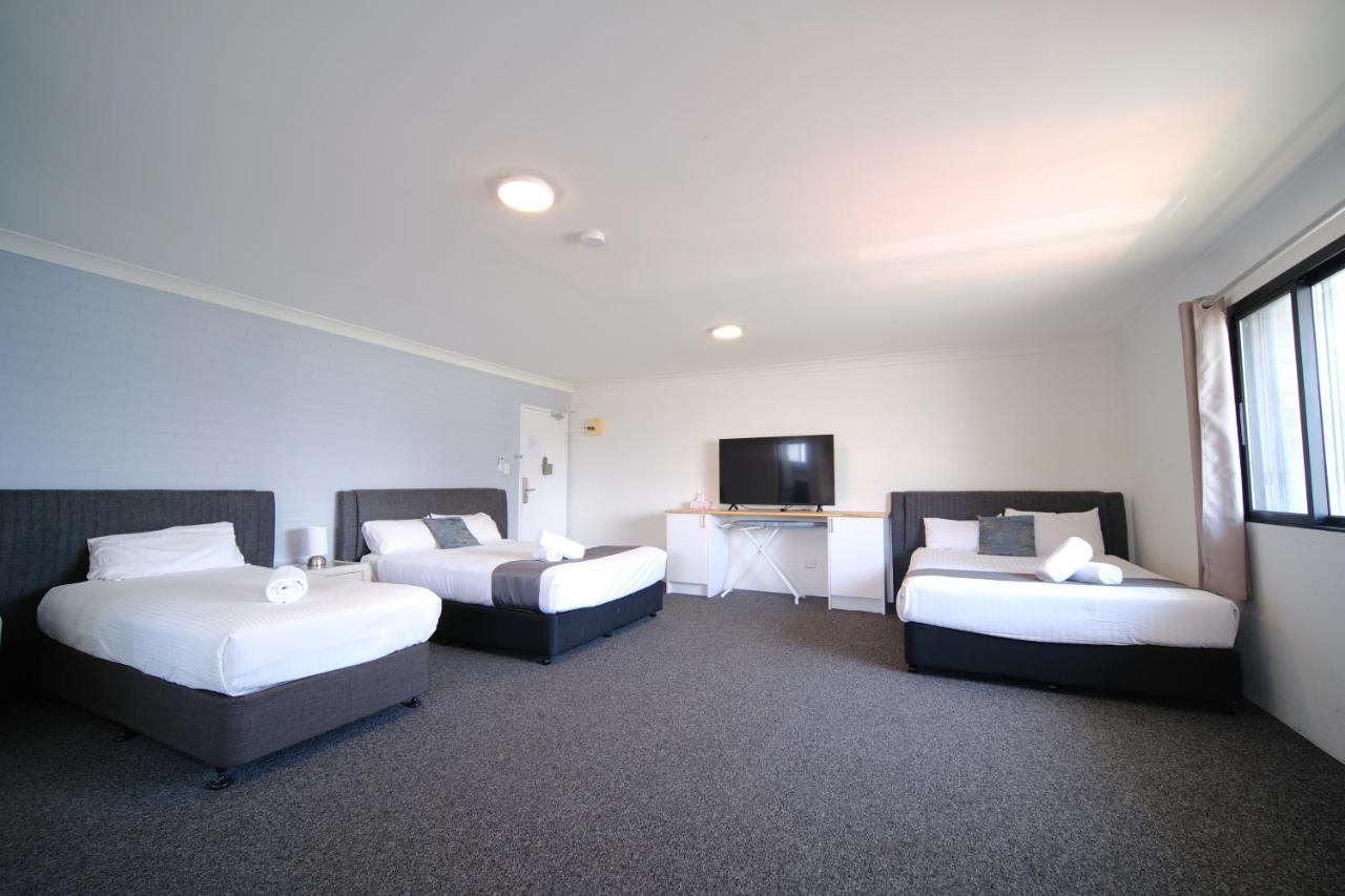 Lakeside Inn Wollongong Primbee Exterior foto