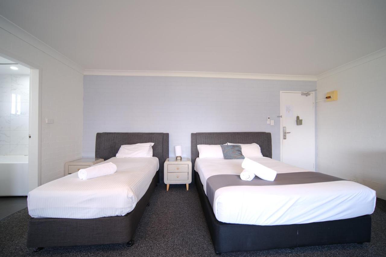 Lakeside Inn Wollongong Primbee Exterior foto
