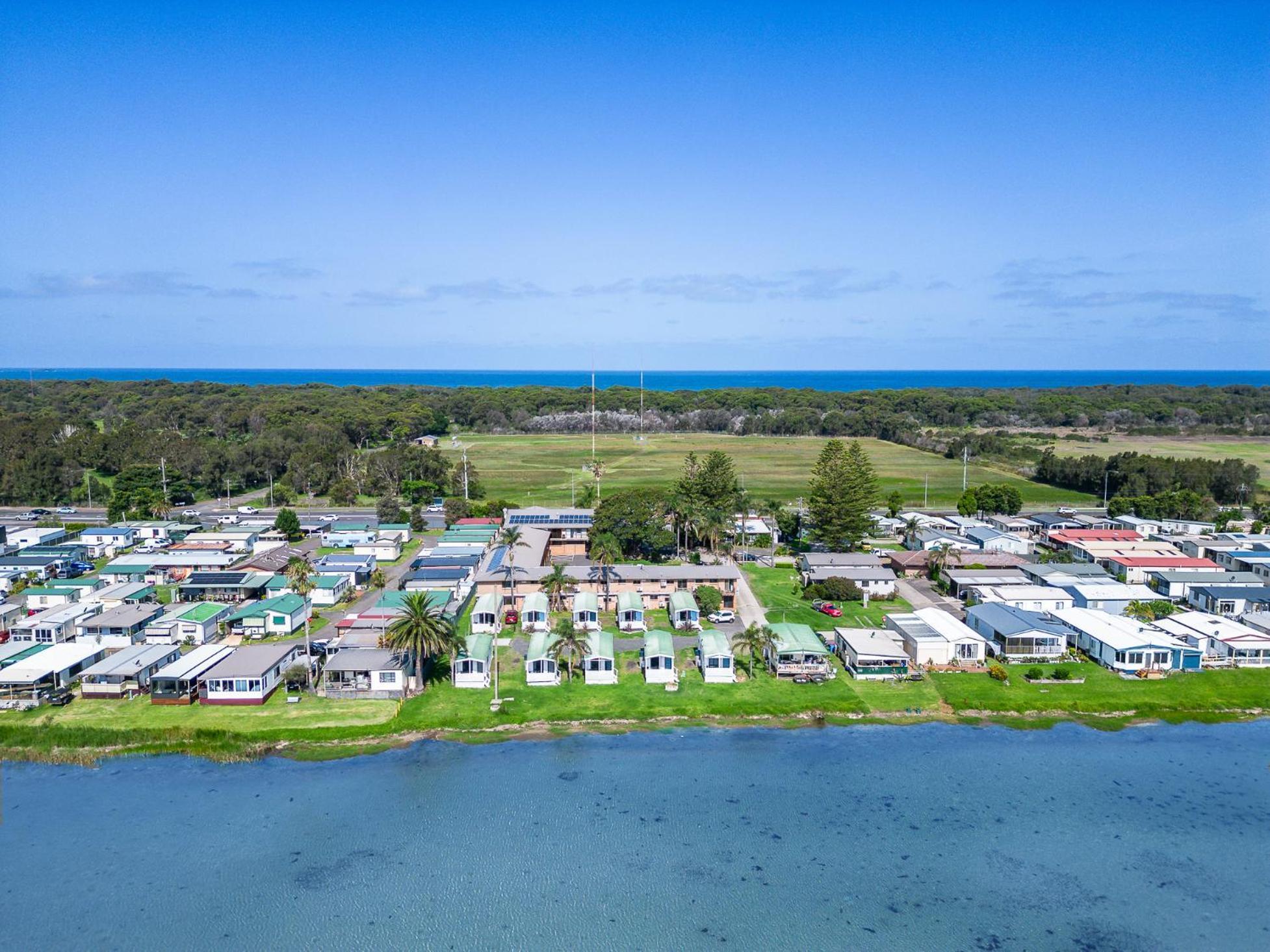 Lakeside Inn Wollongong Primbee Exterior foto