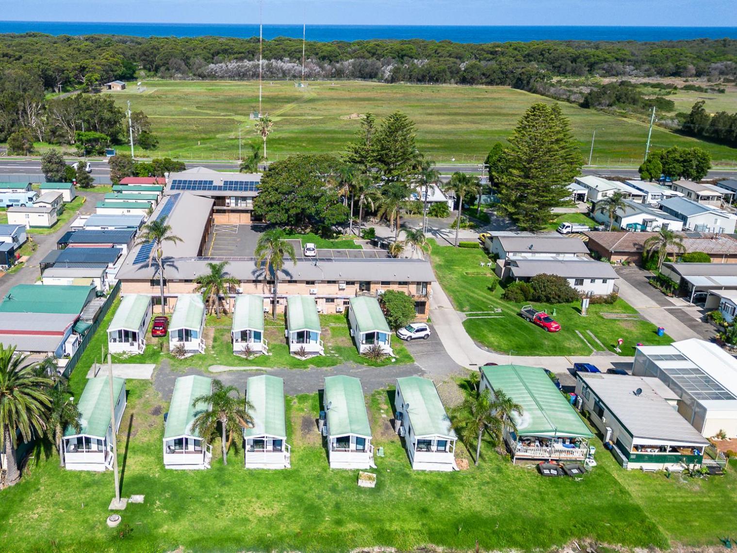 Lakeside Inn Wollongong Primbee Exterior foto