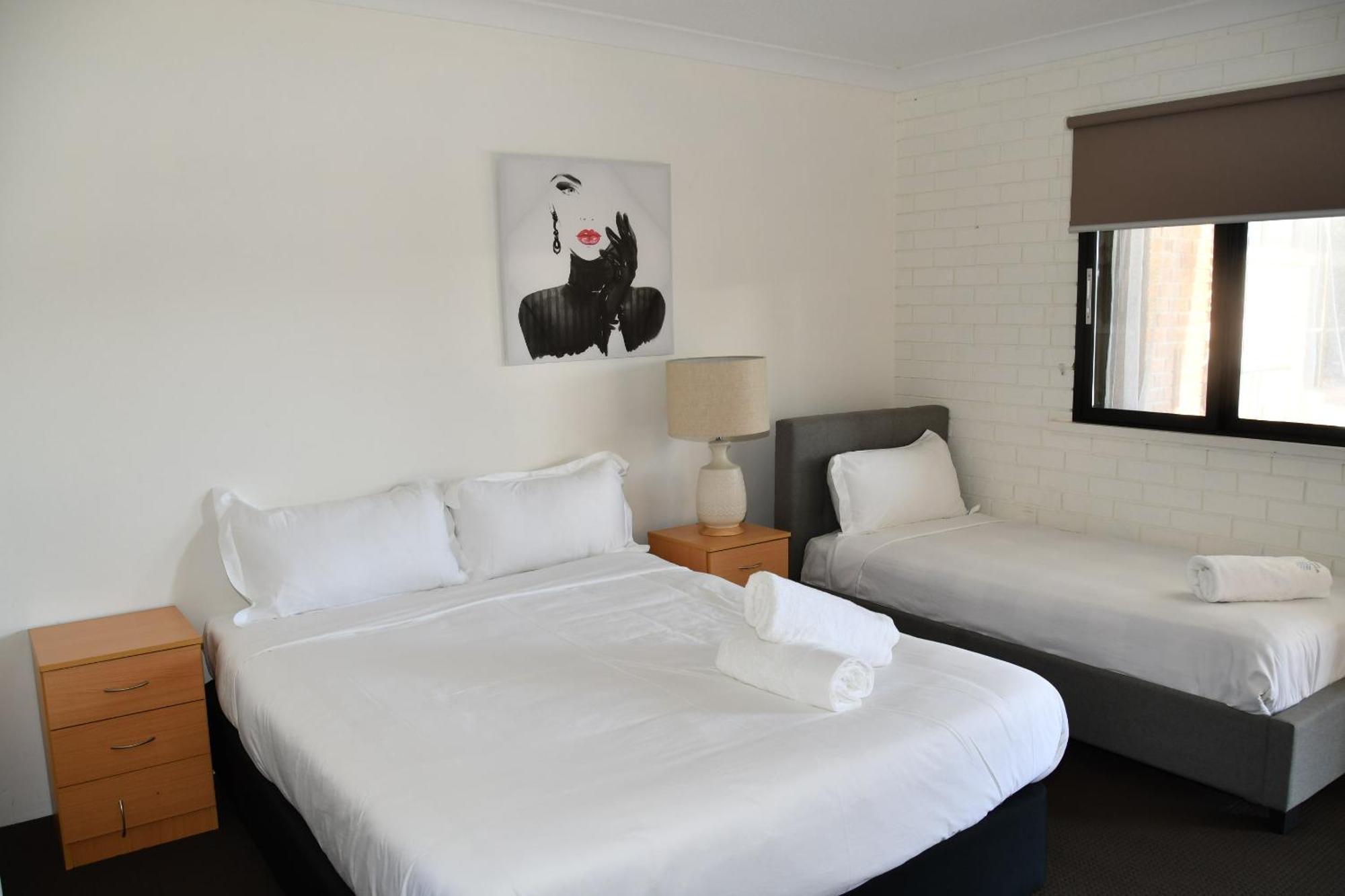 Lakeside Inn Wollongong Primbee Exterior foto
